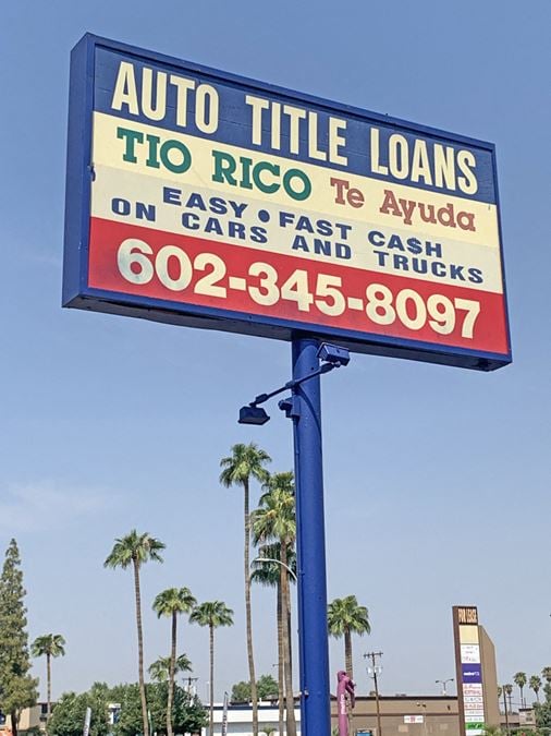 Retail property in Phoenix, AZ