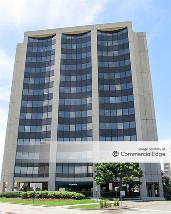 Oak Brook Regency Towers - East