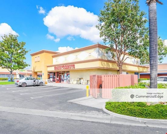 Lakewood Marketplace - 5500 Woodruff Avenue