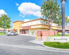 Lakewood Marketplace - 5500 Woodruff Avenue