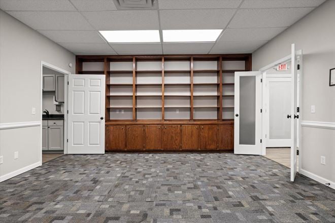 2 Executive Suites 