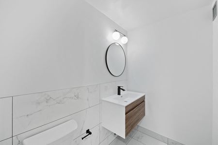 330-512  Space Photo Gallery 5