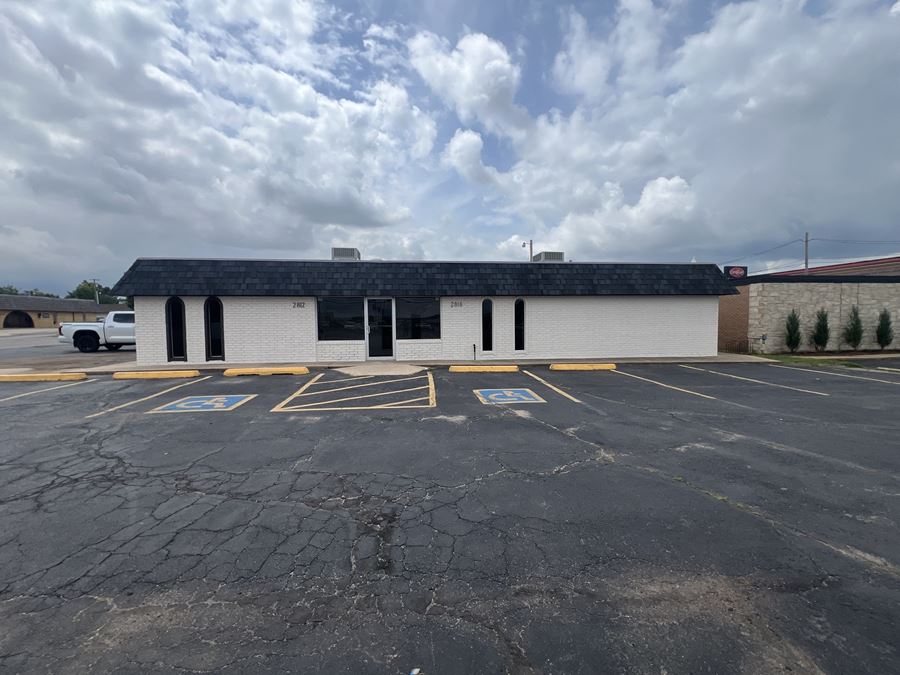 2812 W Hefner Rd