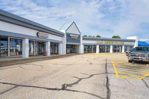 Southwind Plaza – Flexible Retail Spaces from 1,200 to 18,000+ SF