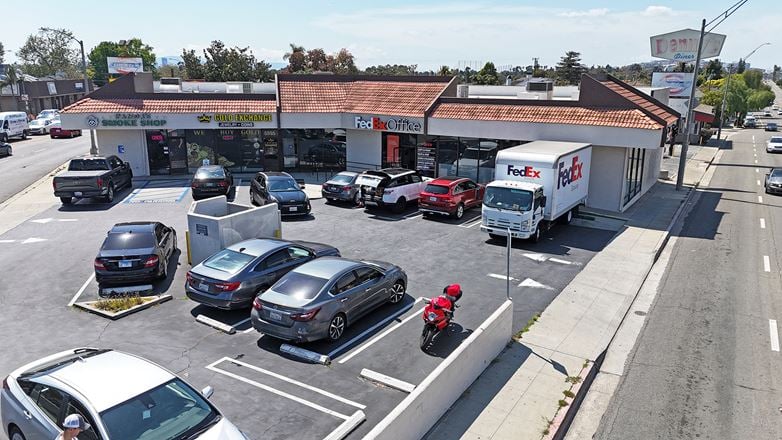 End-Cap For Lease