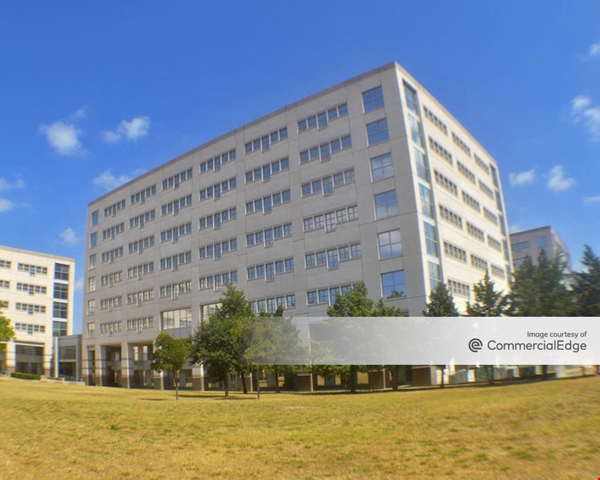 Broadmoor Austin - Building 6