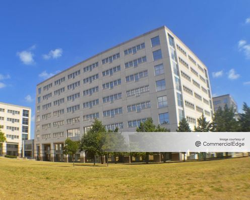 Broadmoor Austin - Building 6