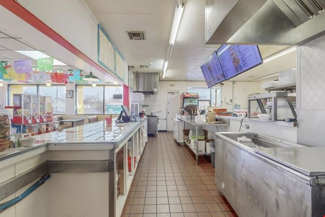 TURNKEY RESTAURANT INVESTMENT IN NORTHEAST HEIGHTS