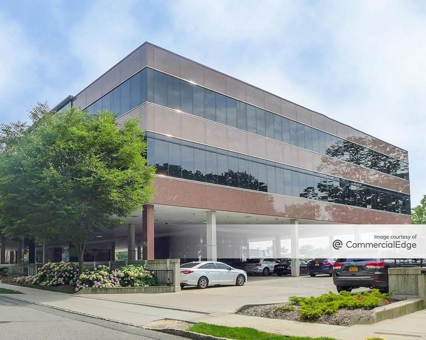 611 Northern Blvd, Great Neck, NY 11021