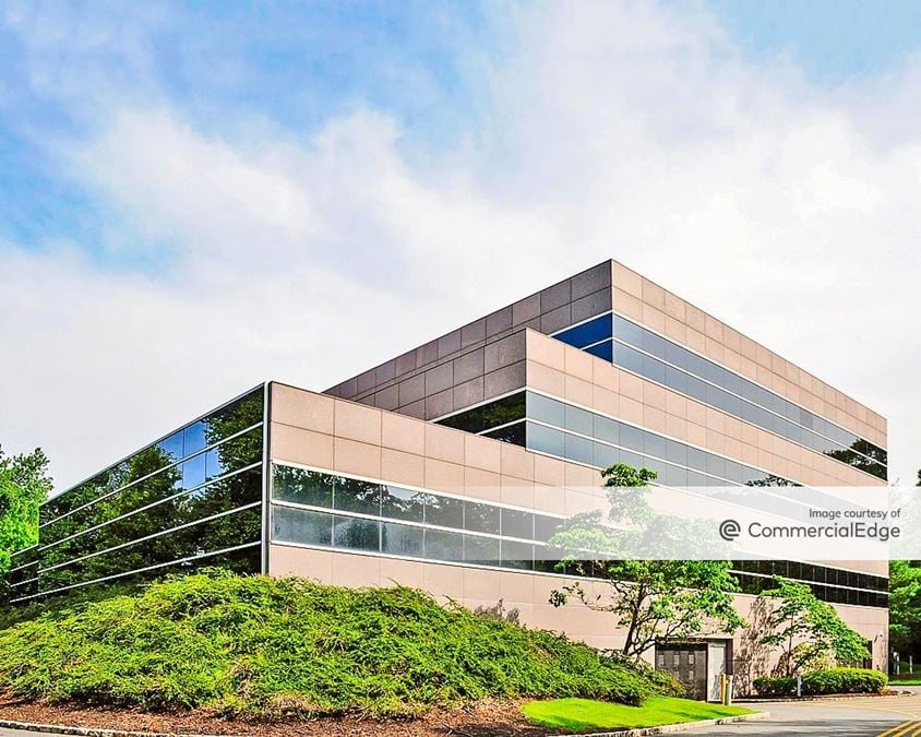 225 Brae Blvd, Park Ridge, NJ 07656