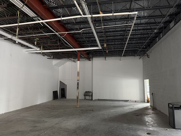 201 E 2nd St - Mixed Use