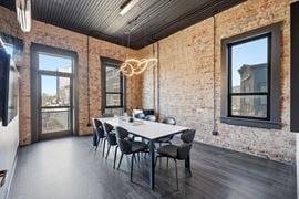 1 W Mountain St