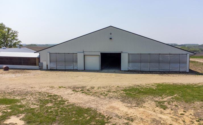 Large Industrial Warehouse with Flexible Layout & High-Capacity Doors