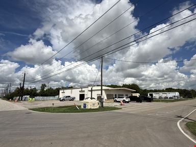 201 N 16th St, La Porte, TX 77571- 5,000 SF IND WAREHOUSE ON +/- 1 ACRE LOT