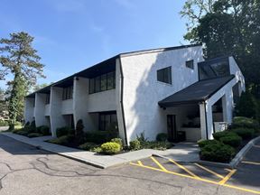 76 E Main St