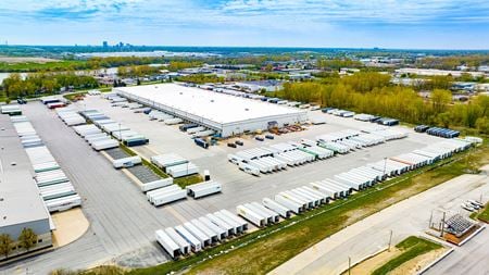 Photo of commercial space at 1435 Matzinger Road in Toledo