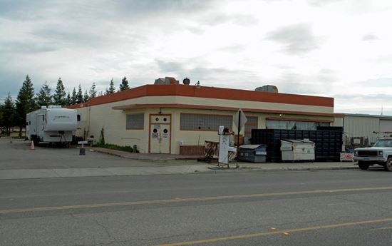 Remodeled High Exposure Retail Building in Chowchilla, CA