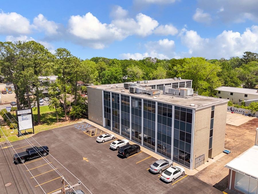 ±26,000 SF Office Building with Ample Parking