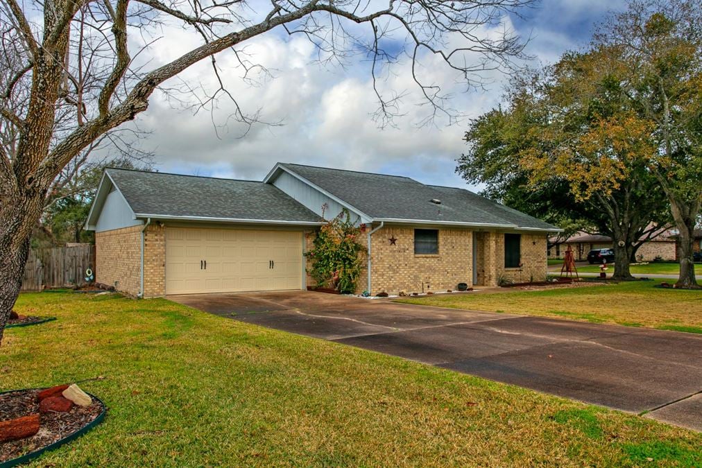 3831 Ravenwood Drive