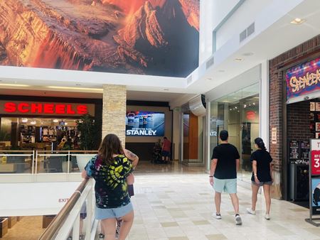 2000     Space Photo Gallery 4