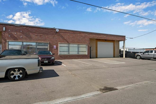 Multi-Tenant Auto Industrial Buildings