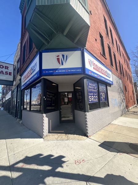 Retail space for Rent at 2559 W North Ave in Chicago