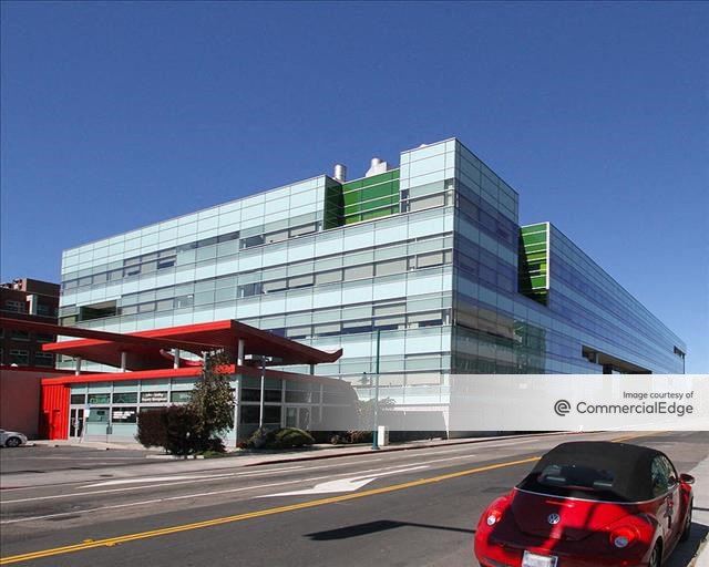 EmeryStation East 5885 Hollis Street Office Building