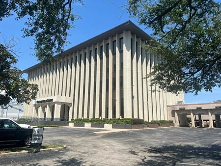Office space for Rent at 900 Town & Country Lane in Houston