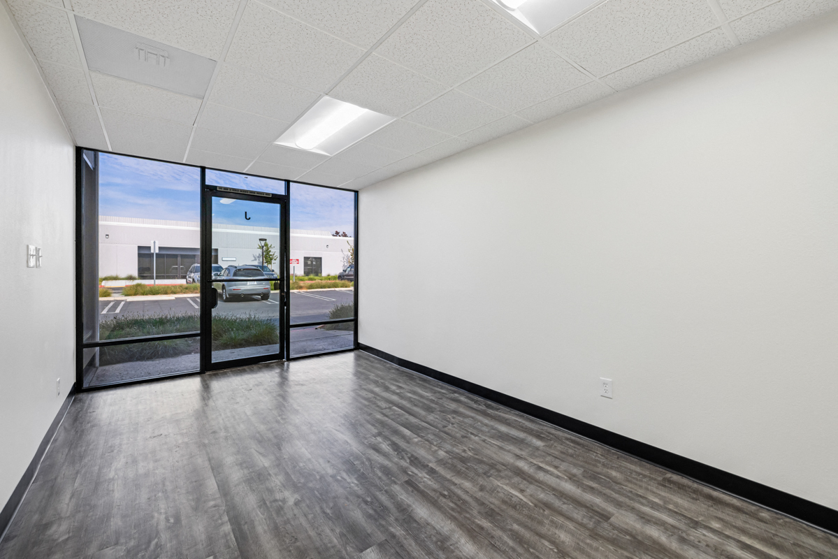 Harbor Warner Business Center