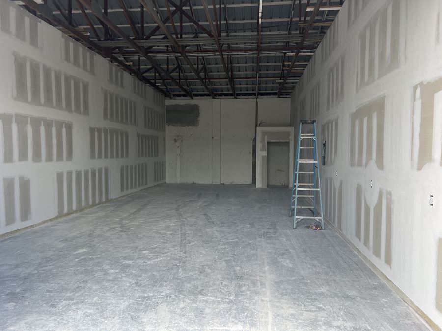 Flex Space with Outdoor Storage Available For Lease