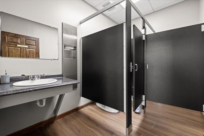 2 Executive Suites 