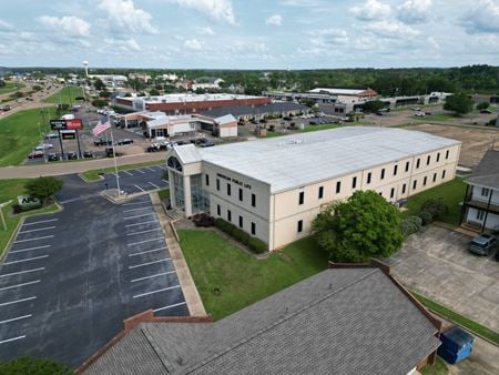 Photo of commercial space at 2305 Lakeland Drive in Flowood