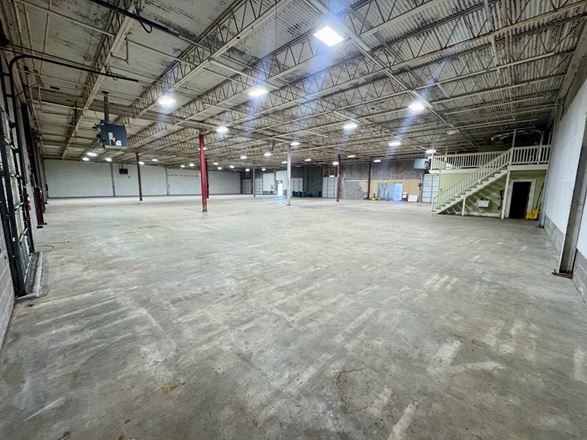 Dock High Warehouse Space