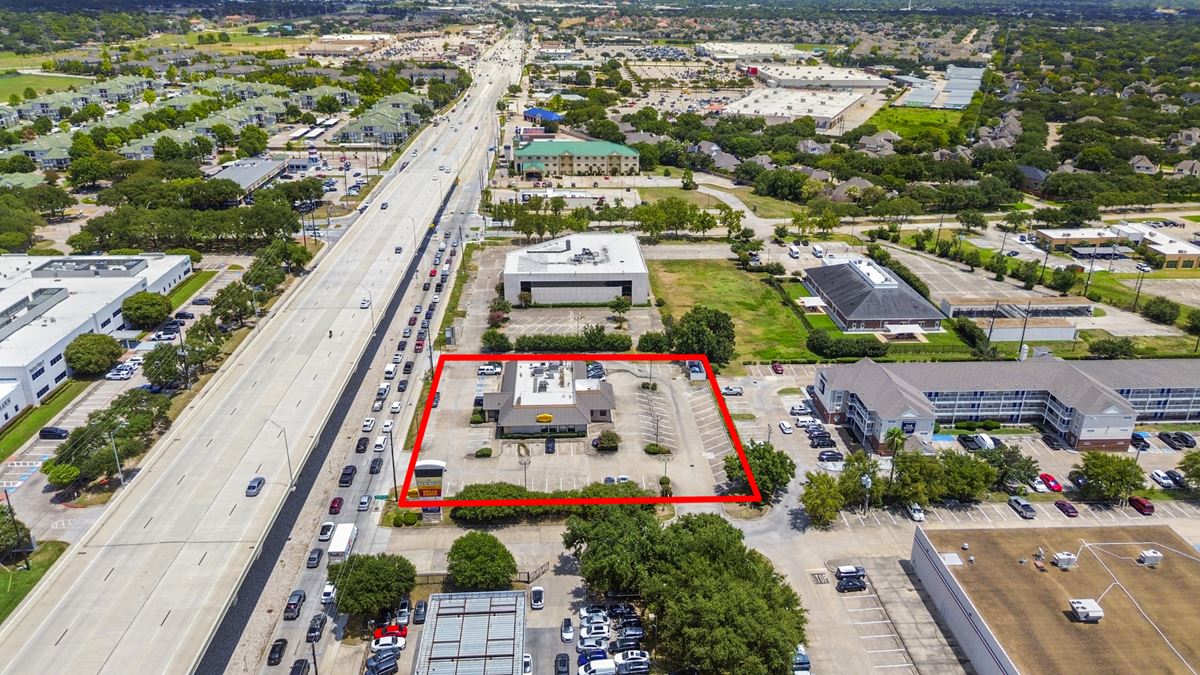 Freestanding Denny’s on Prime FM 1960 Frontage – High-Visibility Building & Business