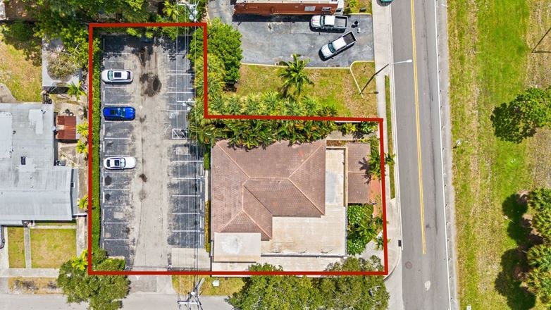 2211 Davie Blvd
