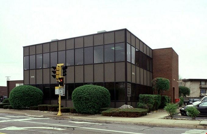 1235 E Davis St Office/Garage Building