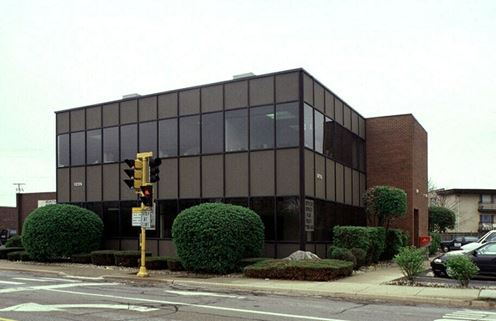 1235 E Davis St Office/Garage Building
