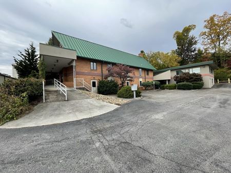 6215 Kingston Pike - Knoxville