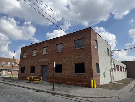 Retail space for Sale at 618 2nd St in Toledo