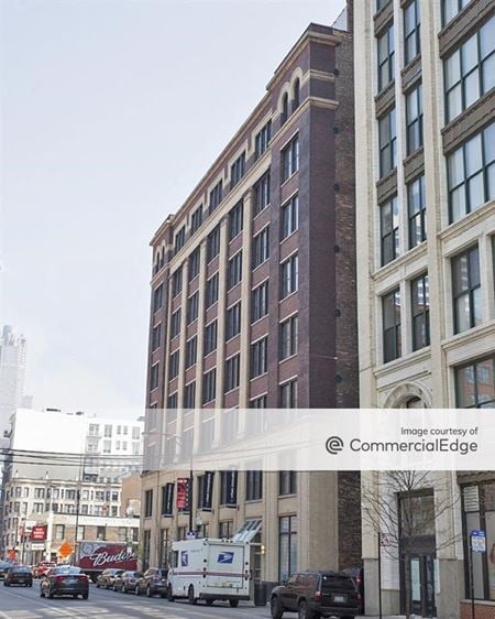 Office space for Rent at 833 West Jackson Blvd in Chicago