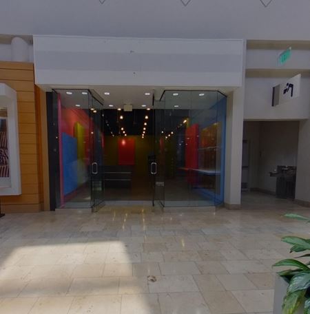 D17      Space Photo Gallery 2