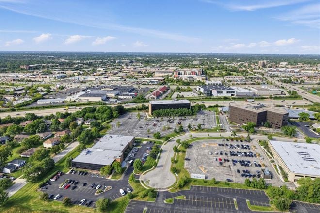 REO Sale: Highland Oaks I | Chicago-Suburb Office Asset