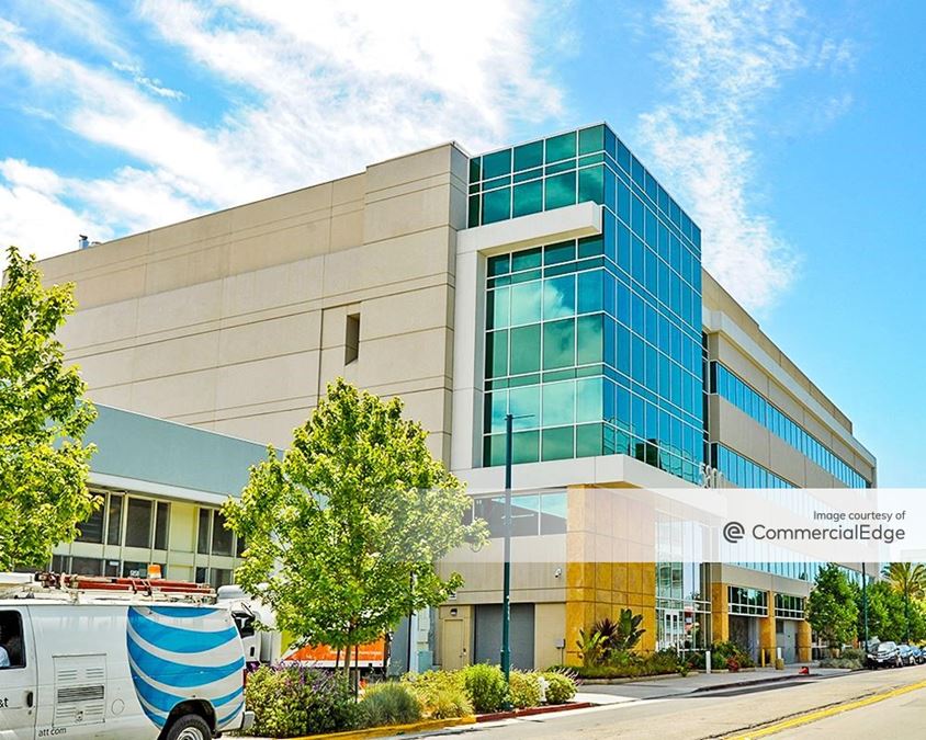 EmeryStation Greenway Building 5800 Hollis Street, Emeryville, CA