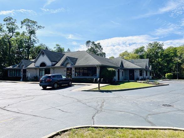 2,000-4,000 SF Office Suite for Lease on Virginia St. (IL Rt. 14) in Crystal Lake