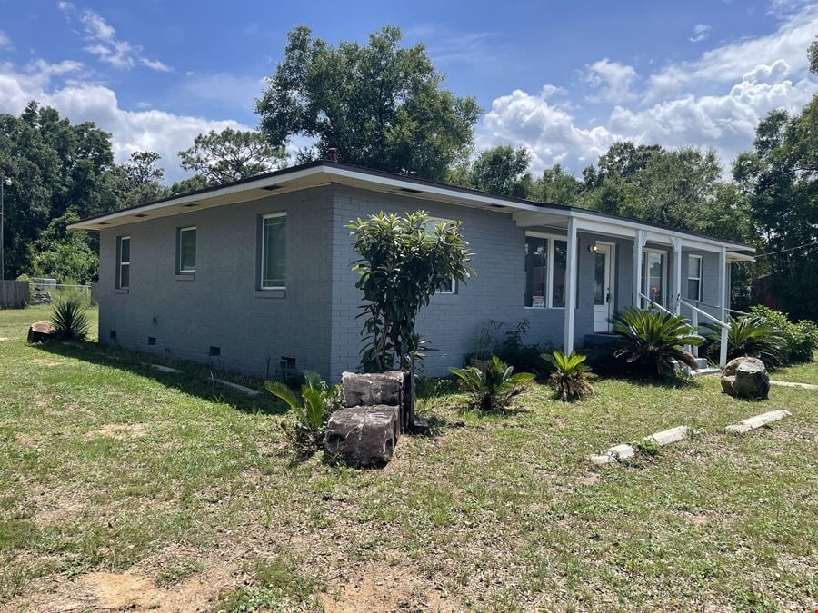1833 SF Available Now on Creighton Road, Pensacola