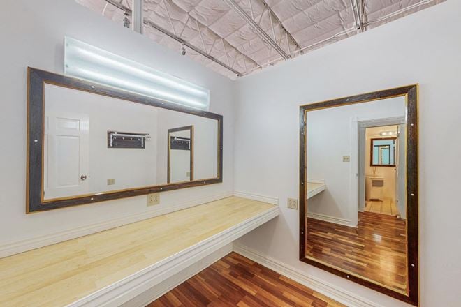 Fully Remodeled High Traffic Retail with Showroom & Vault