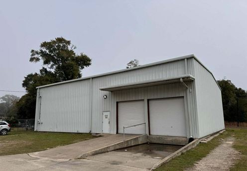 4,200 SF WAREHOUSE WITH LOADING BAYS