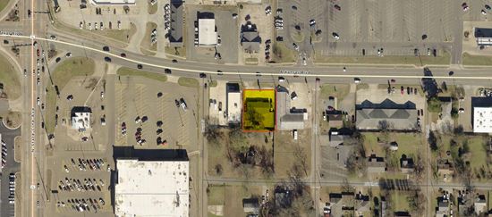 1,980 SF Building For Retail/Office Use