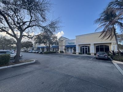 Promenade Shops at Pine Gardens