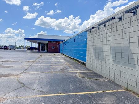 Photo of commercial space at 715 W Walnut St in Rogers